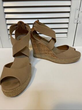 EUC Tory Burch Tan Canvas Espadrille Wedge Sandals